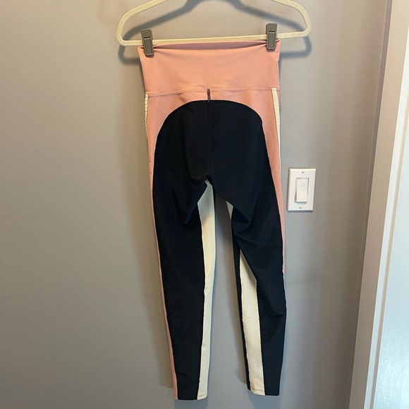 Beach Riot Ribbed Workout Leggings! Size M! - Picture 3 of 6